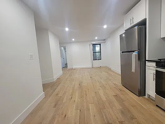 3rd image of 522 Putnam Ave #1B