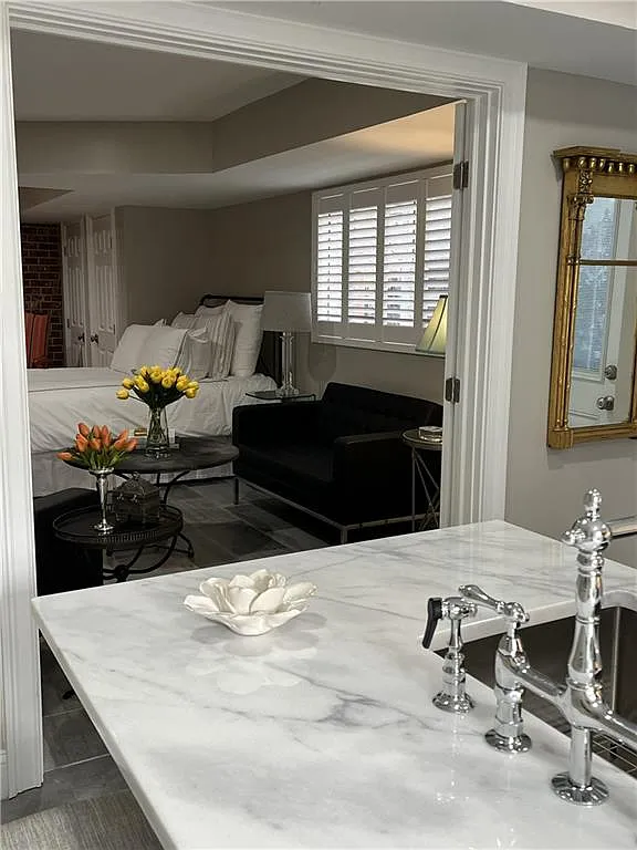1 bed, 1.0 bath, 2222 sqft, $2,225 — Photo 2