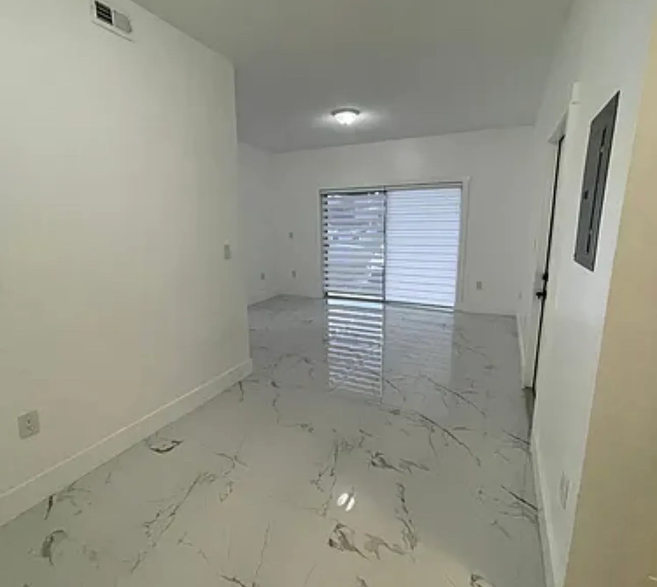 2 bed, 685 sqft, $2,000 — Photo 2