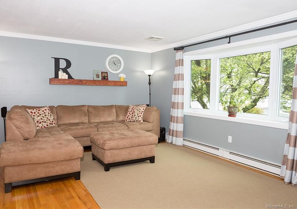 1st image of 60 Sunnybrook Dr