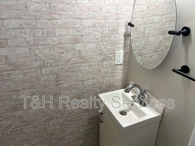 2246 Bellefontaine St — Photo 20