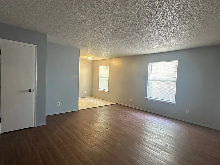 1700 Carthage St — Photo 3