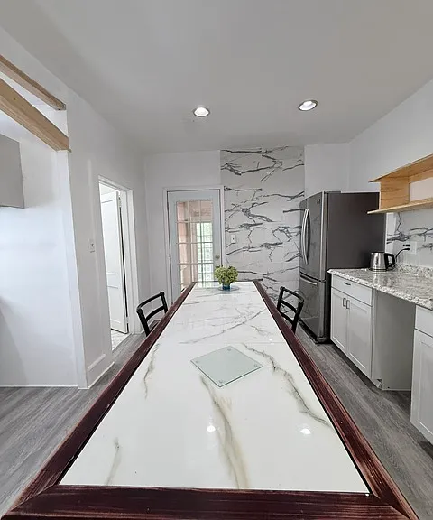 521 Sarah St — Photo 11