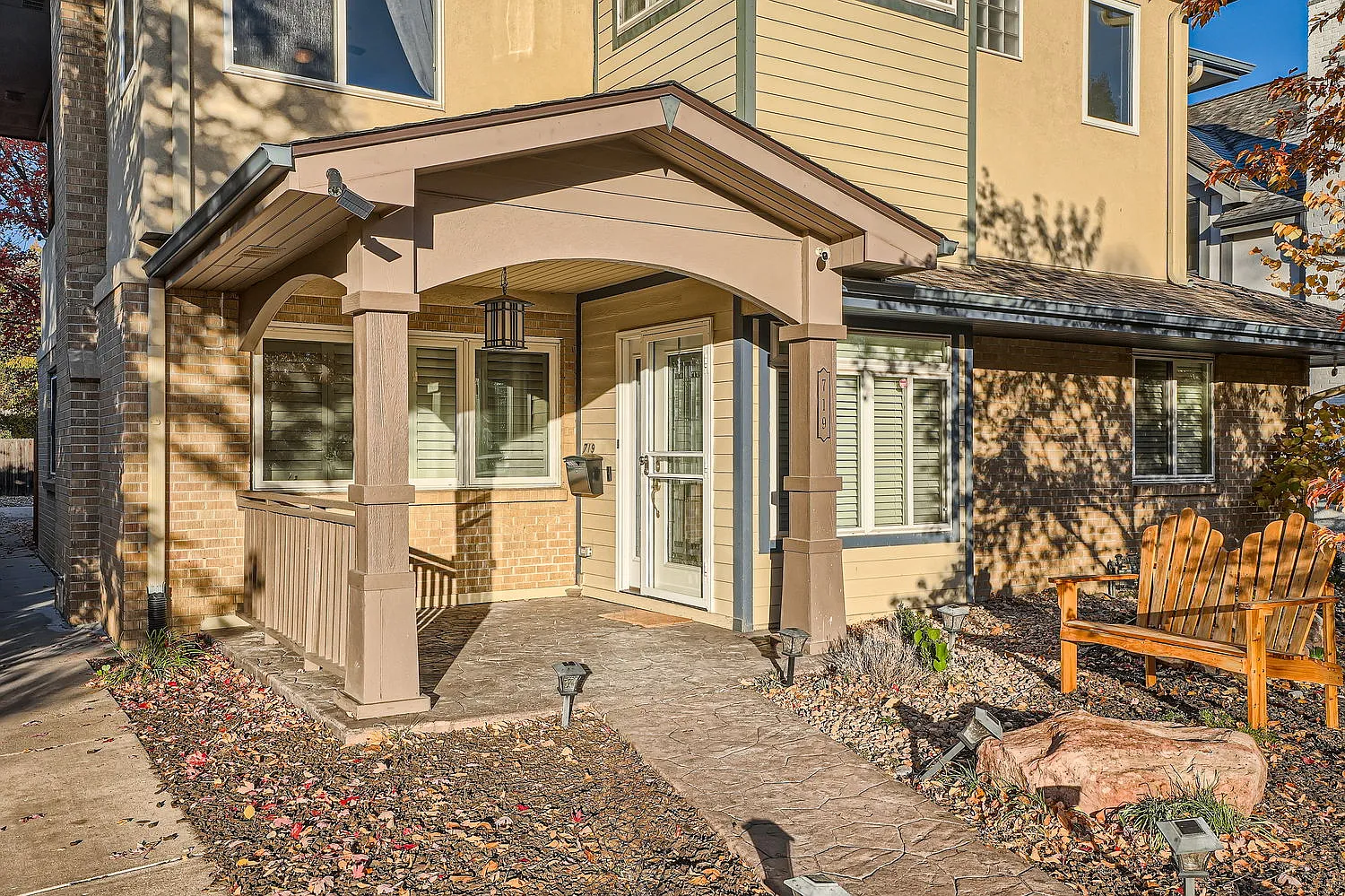 719 Ivanhoe St — Photo 4