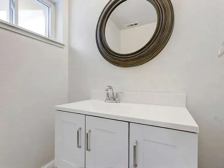 1516 Oscar St — Photo 2