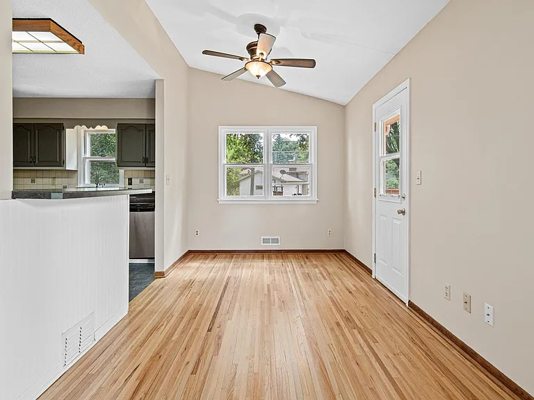 3225 Lanewood Ln N — Photo 12
