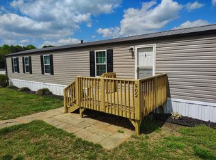 902 Cliffside Ln, King, NC 27021