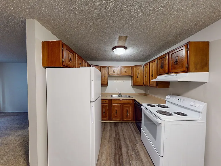 Newly Renovated 2 Bedroom Apartment on the West Side — Photo 16