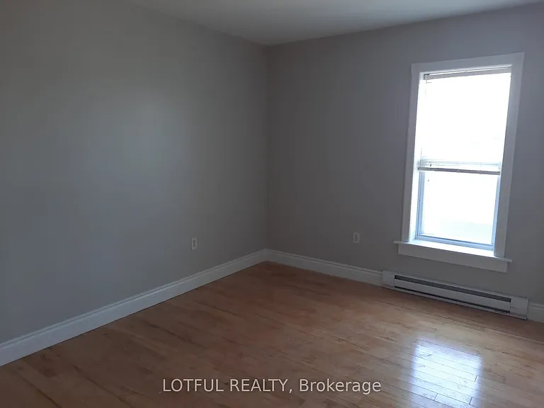 2084 Dundas St #3 — Photo 9
