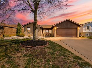 38194 Lincolndale Dr, Sterling Heights, MI