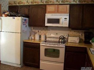 265 Floyd Rd, Shirley, NY 11967