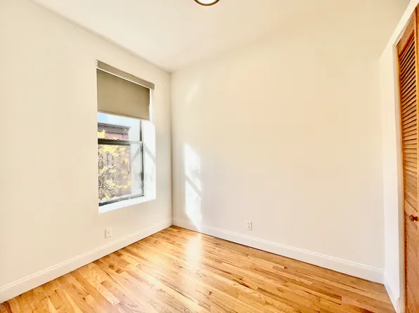 299 East Eighth Street image 4 of 9