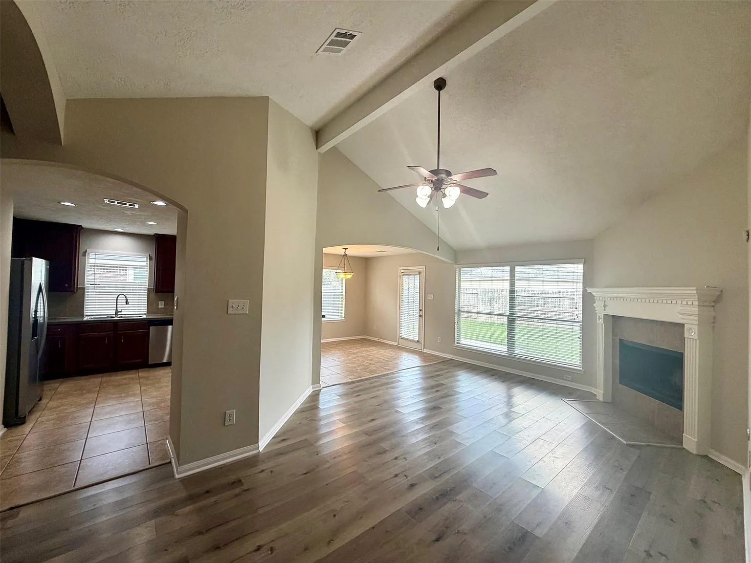 4 bed, 2.0 bath, 1790 sqft, $2,395 — Photo 4