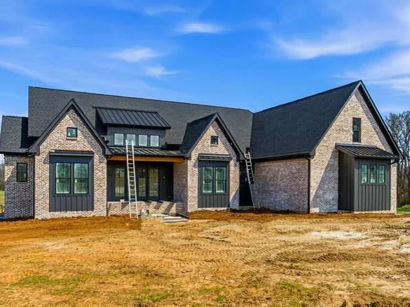 293 Aplin Branch Rd, Cottontown, TN 37048