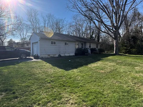 103 Gates Avenue, Central Islip, NY 11722