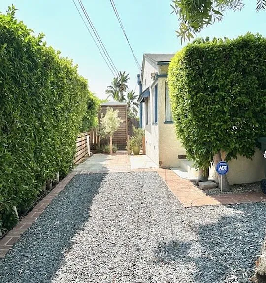 9012 Phyllis Ave — Photo 1
