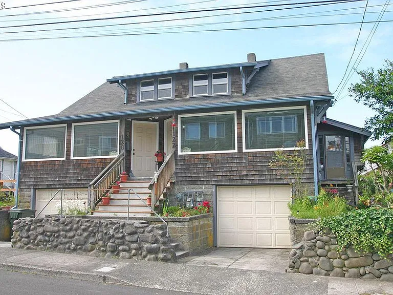 120 10th Ave — Photo 1