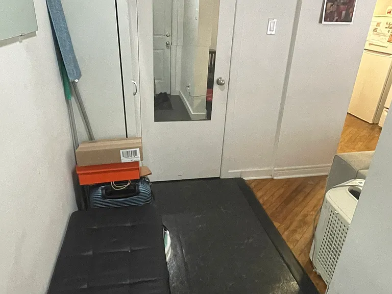 45 Louisa St #C — Photo 2