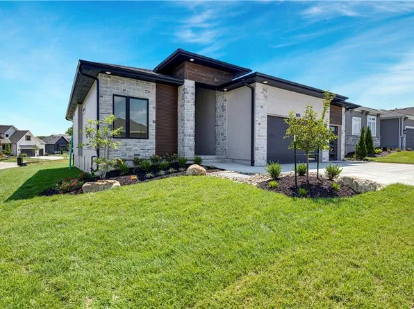 17401 Parkhill St, Overland Park, KS 66221