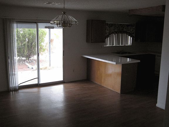 5th image of 4725 E Chicago Ave
