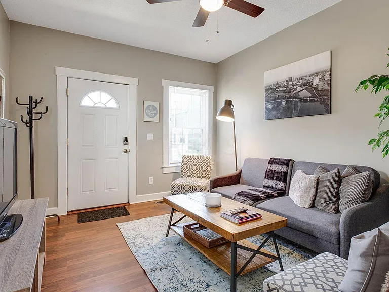 1015 Oregon Ave — Photo 2