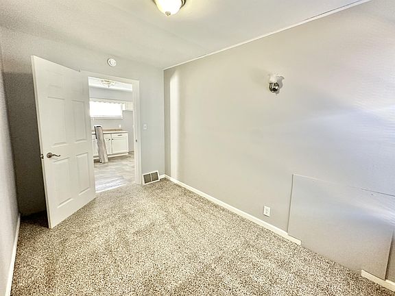 5th image of 1023 Hackett St