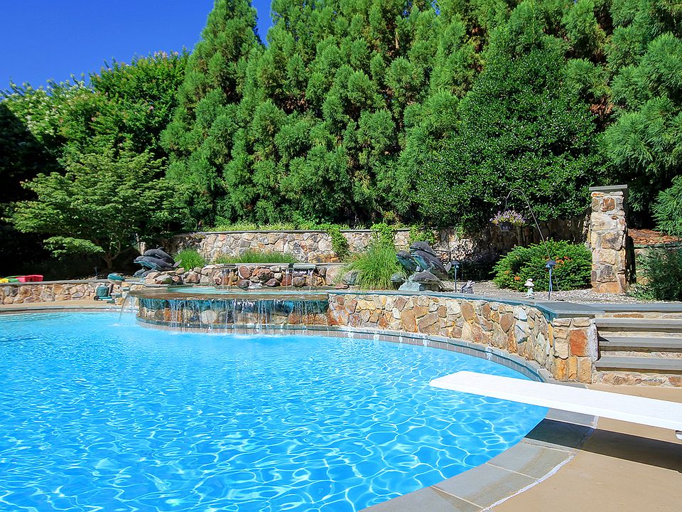 11322 Beach Mill Rd, Great Falls, VA 22066 Zillow
