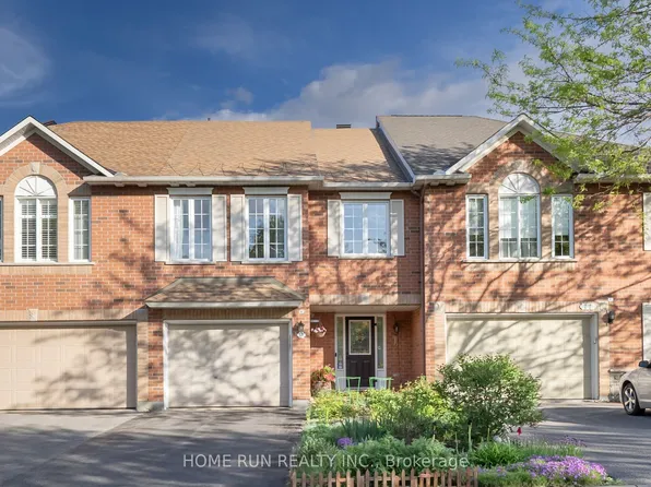 9 Macassa Cir, Ottawa, ON K2T 1J7