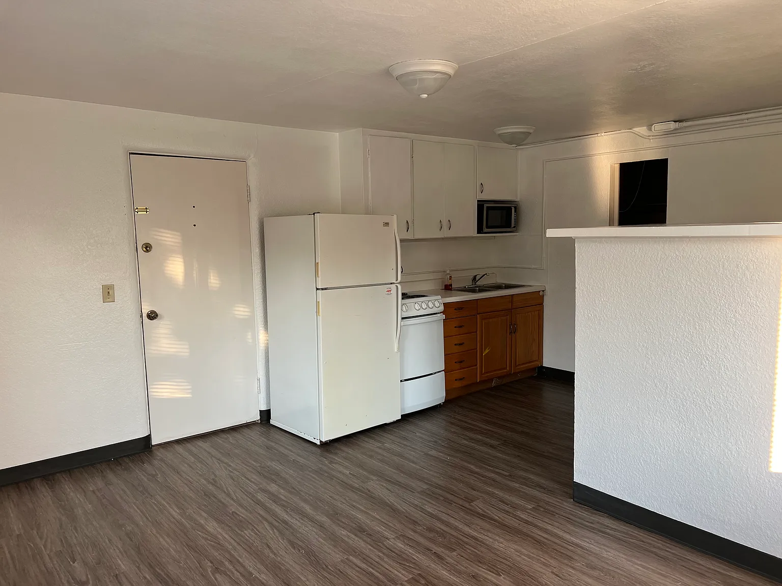 Studio, 400 sqft, $1,100 — Photo 4