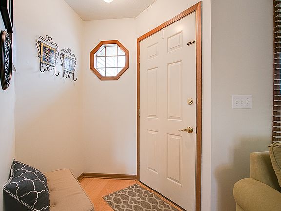 4th image of 8640 Saratoga Ln