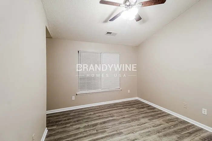 204 Lossie Ln — Photo 13