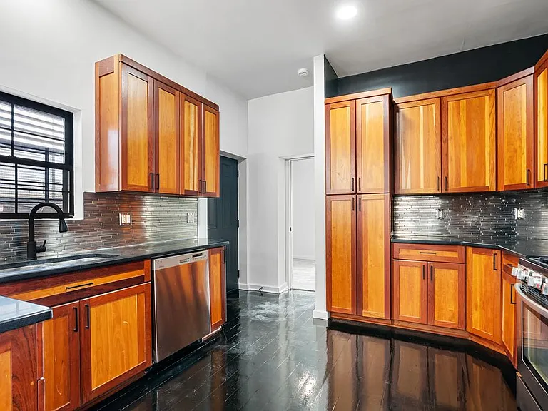 27 Smith Pl — Photo 8