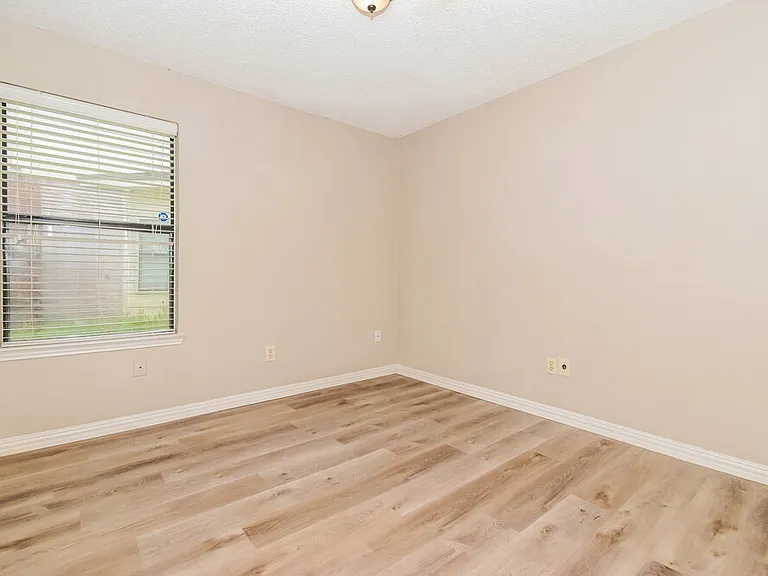 1411 Sandalwood Dr — Photo 15