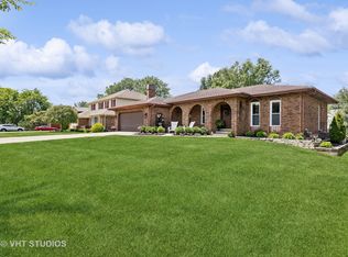 8460 Dolfor Cv, Burr Ridge, IL 60527