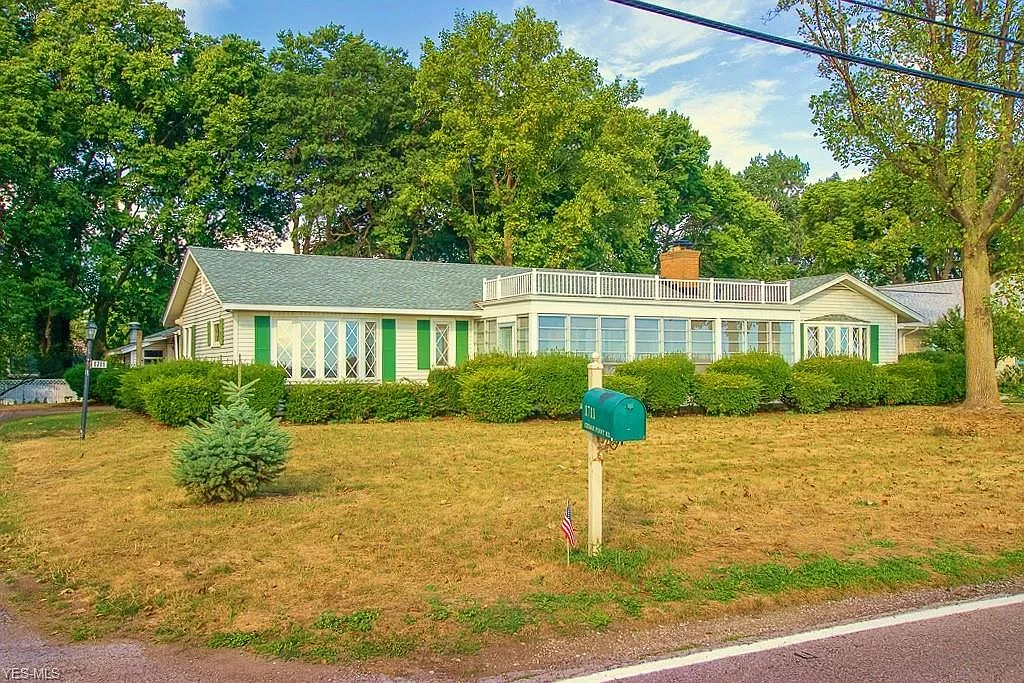1711 Cedar Point Rd photo 1