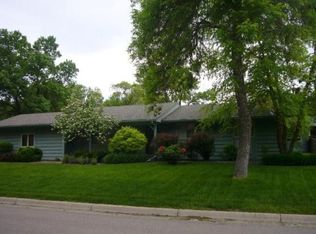 414 Santa Fe Trl, Chanhassen, MN 55317