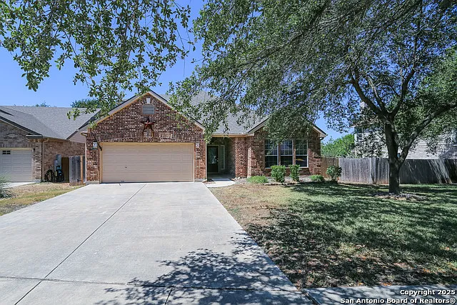 3 bed, 2.0 bath, 2763 sqft, $2,200 — Photo 2