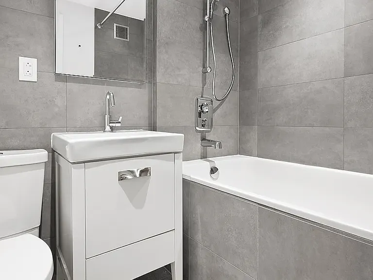 321 E 22nd St #6U — Photo 3