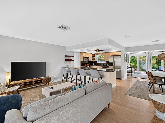 3rd image of 391 SE 6TH Court