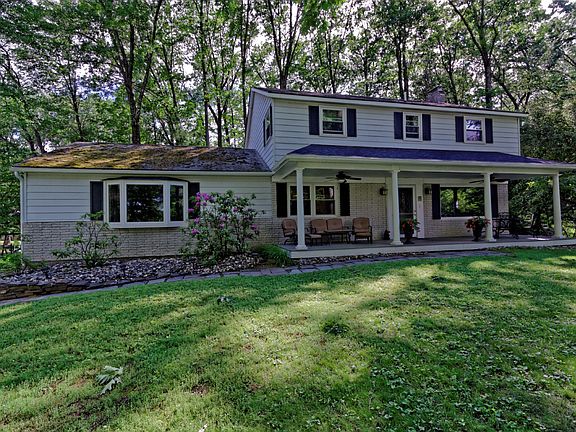 3rd image of 33 Broadleaf Dr