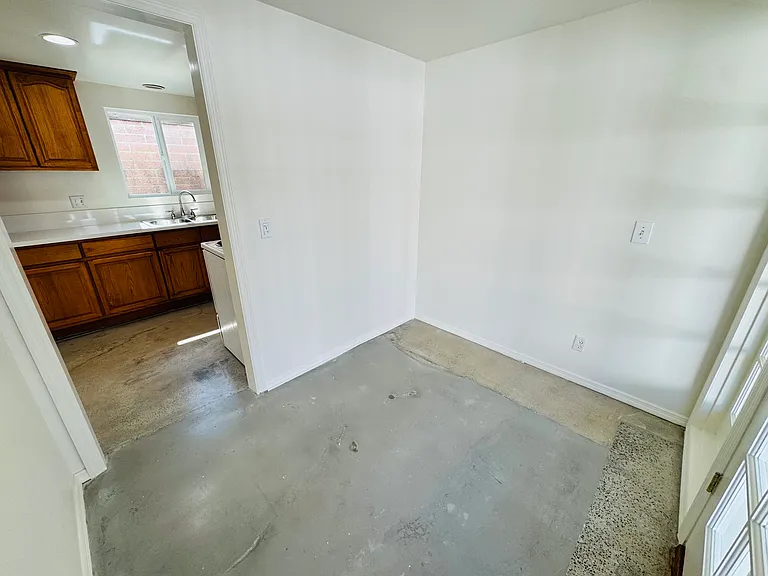 471 1/2 Ellis St — Photo 12