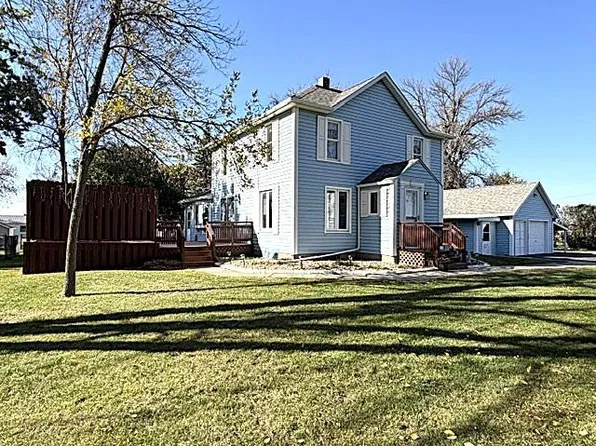 808 5th St NW, Pipestone, MN 56164