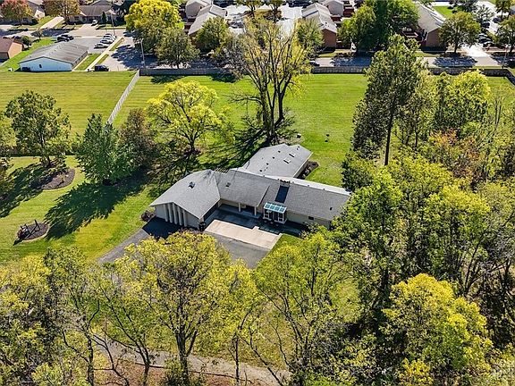 2nd image of 573 Arlington Rd