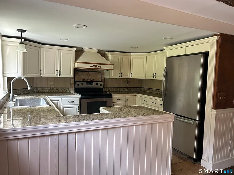 957 Palisado Ave — Photo 6