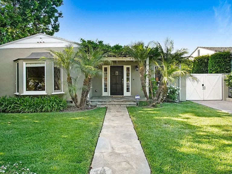 11553 Otsego St — Photo 1