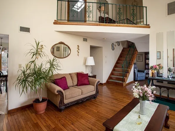 980 Wilson Rd APT 3C, Fall River, MA 02720