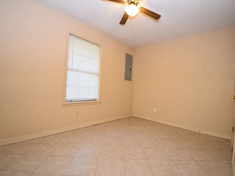 402 W Florida Ave — Photo 13