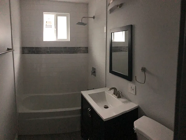 922 N Summit Avenue — Photo 10