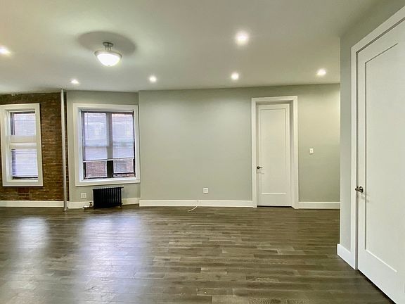 3rd image of 260 Parkside Ave #2W