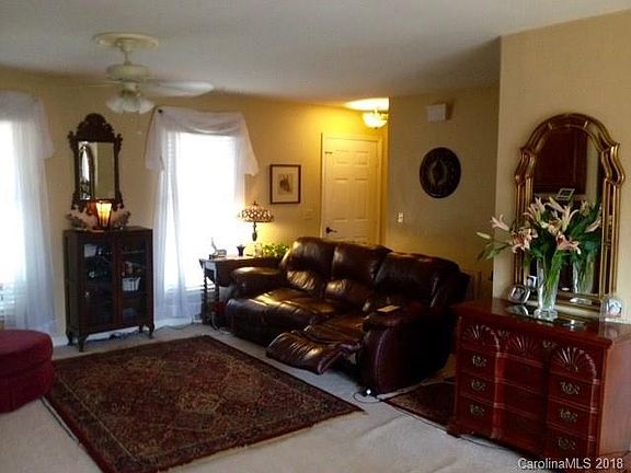3rd image of 106 Brookridge Ln